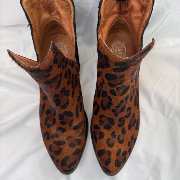 Jeffrey Campbell Cut Out Brown Leopard Print Ankle Boots - Picture 1 of 6